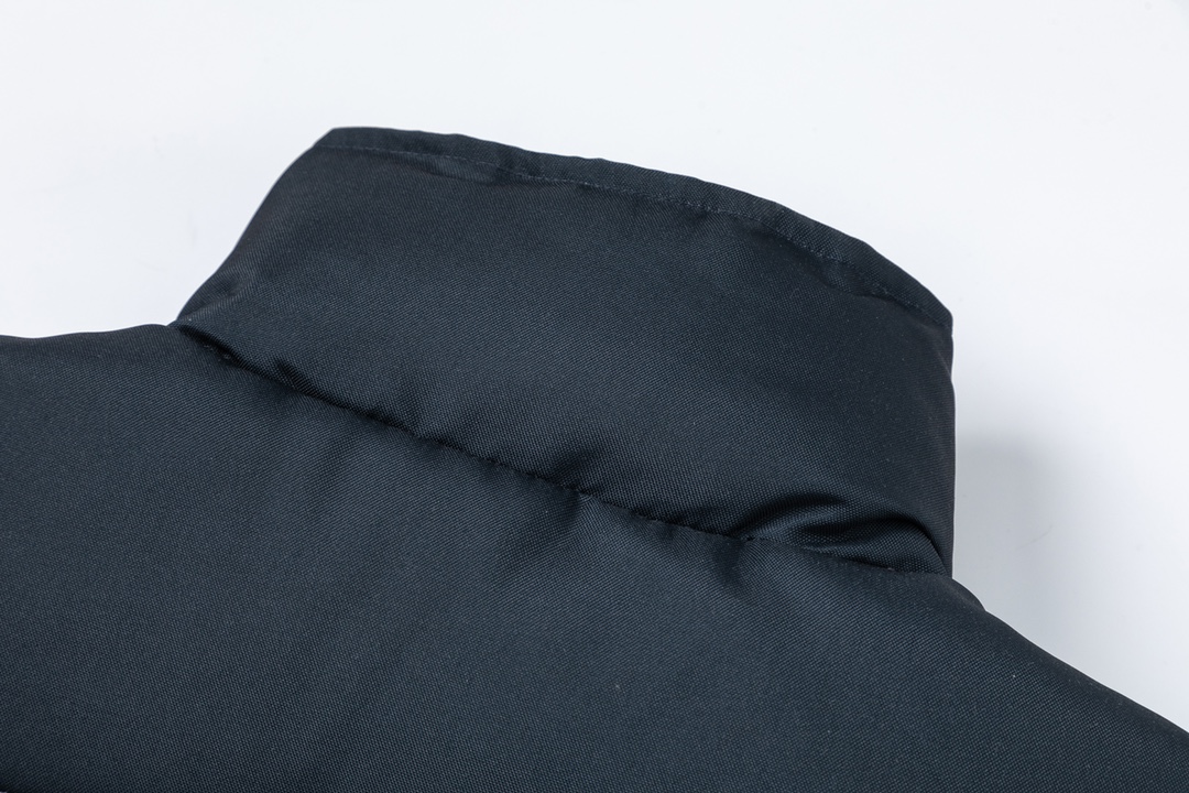 【DIOR  公式旗艦店】ディオール  ダウンベスト  ご好評に付き再入荷！ 241112