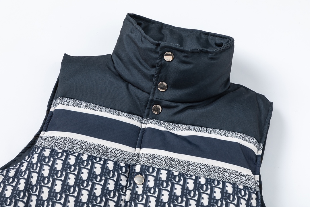 【DIOR  公式旗艦店】ディオール  ダウンベスト  ご好評に付き再入荷！ 241112