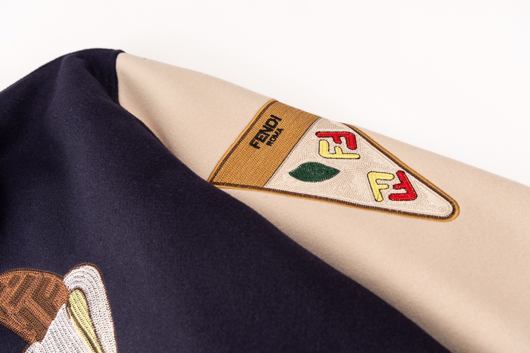 【FENDI  公式旗艦店】フェンディ   ジャケット着 好評に付き再入荷！241028