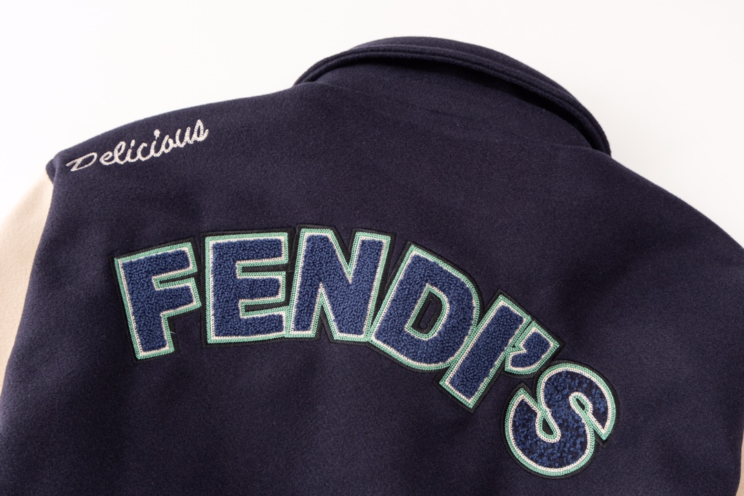 【FENDI  公式旗艦店】フェンディ   ジャケット着 好評に付き再入荷！241028