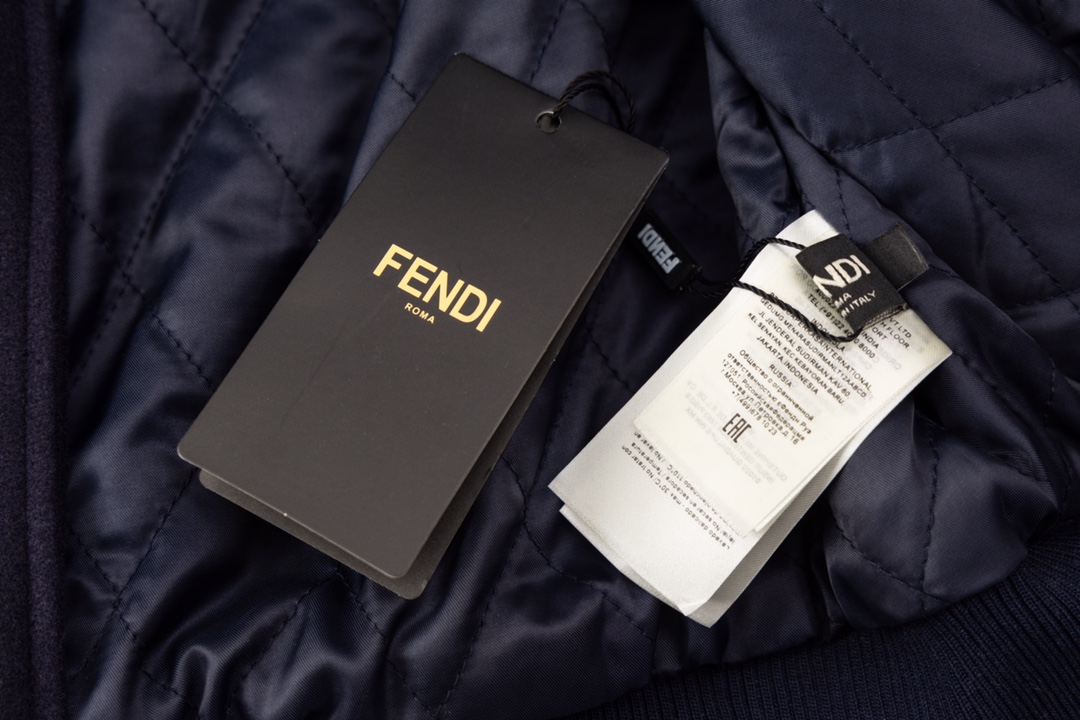 【FENDI  公式旗艦店】フェンディ   ジャケット着 好評に付き再入荷！241028