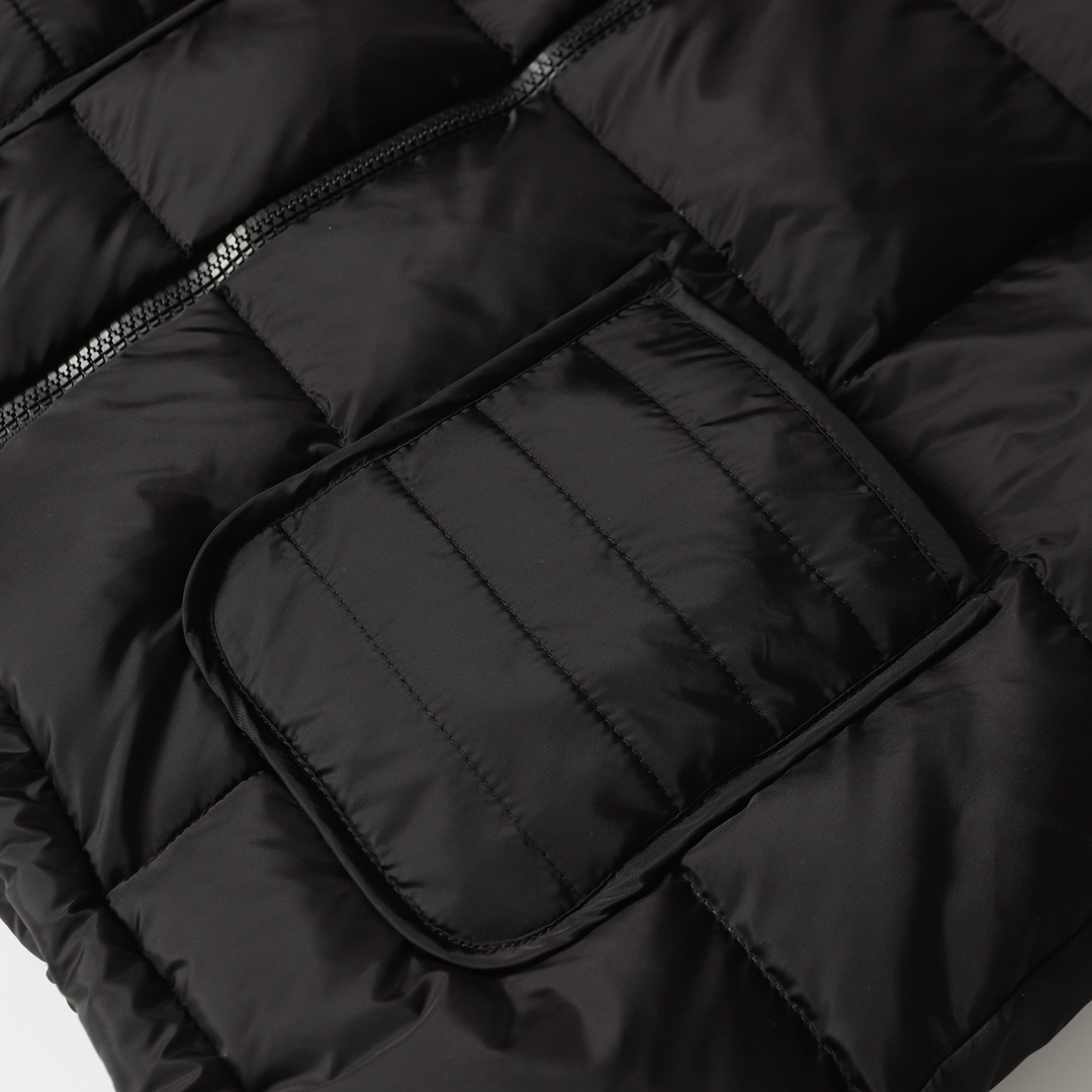 【MONCLER 公式旗艦店】モンクレール  ダウンジャケット好評に付き再入荷！ 241113