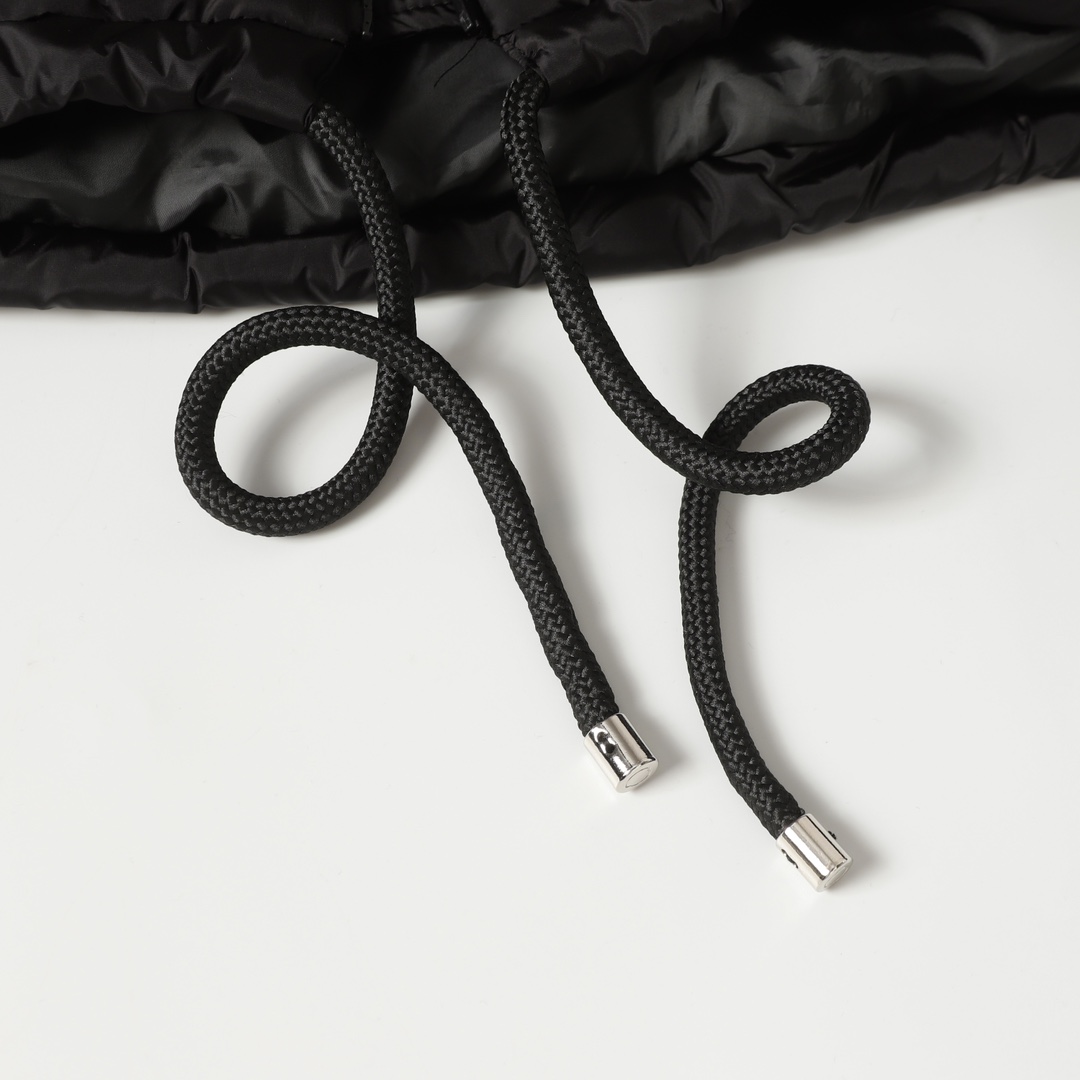 【MONCLER 公式旗艦店】モンクレール  ダウンジャケット好評に付き再入荷！ 241113