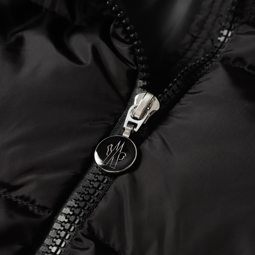 【MONCLER 公式旗艦店】モンクレール  ダウンジャケット好評に付き再入荷！ 241113