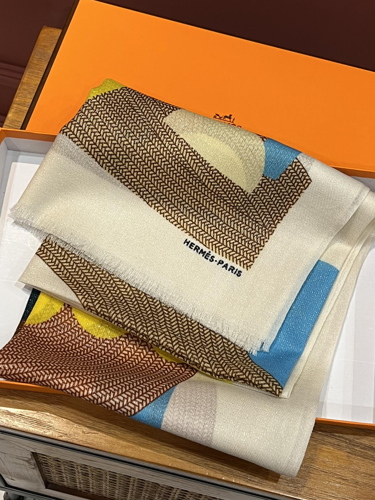 【HERMES エルメス 】スカーフ   100*200CM  241109