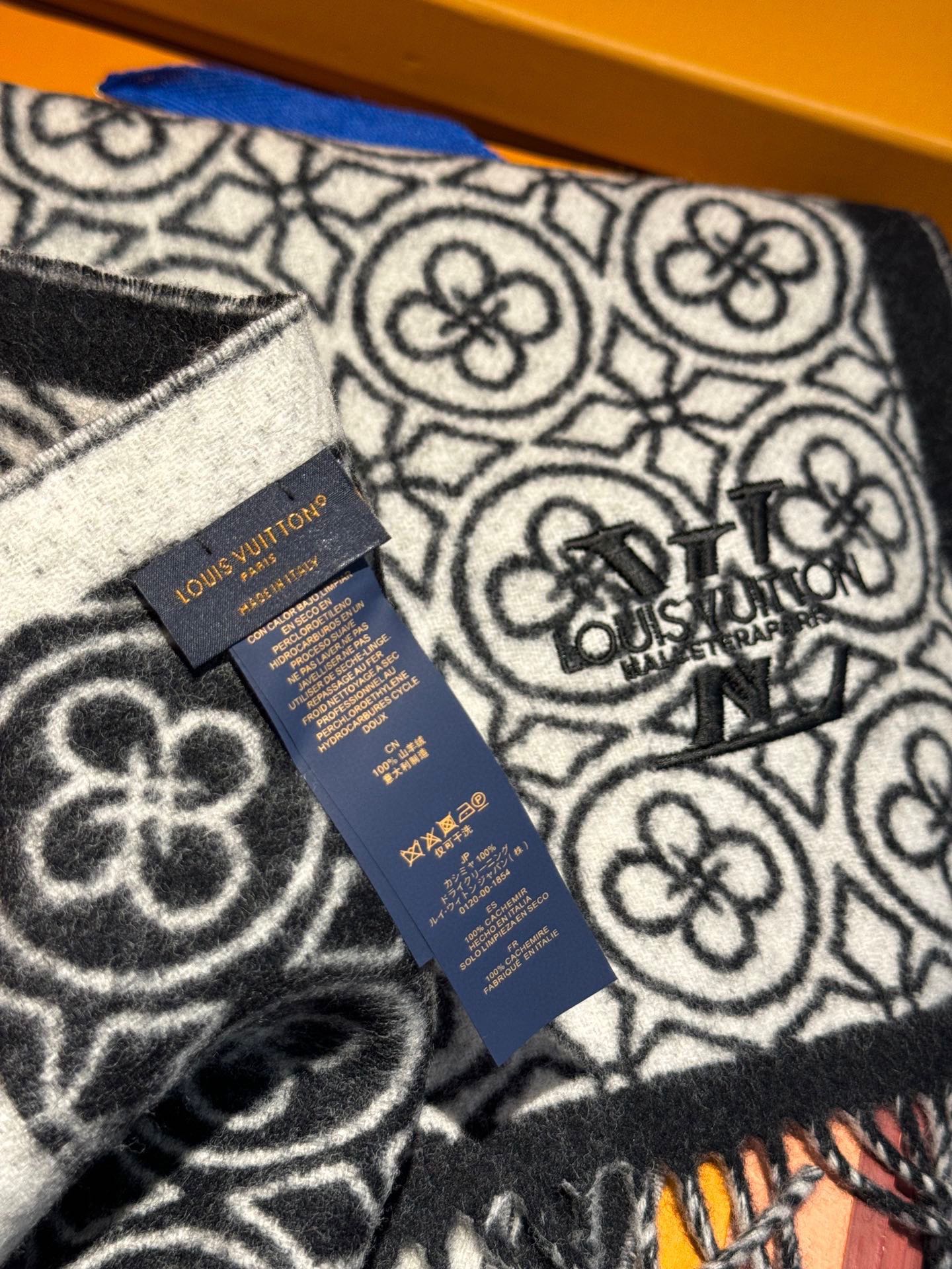 【LV LOUIS VUITTON ルイ·ヴィトン】 スカーフ 30*180cm