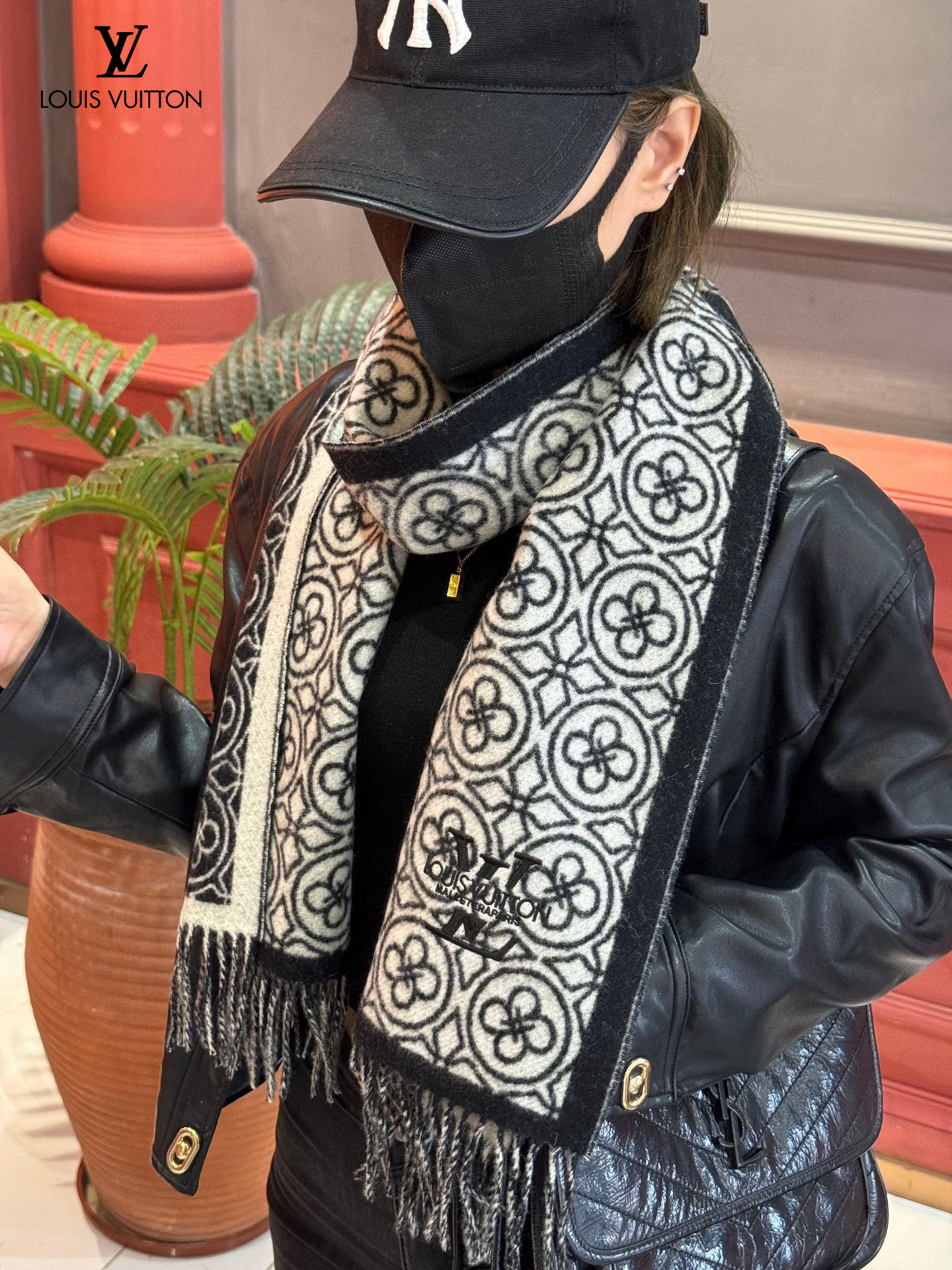 【LV LOUIS VUITTON ルイ·ヴィトン】 スカーフ 30*180cm