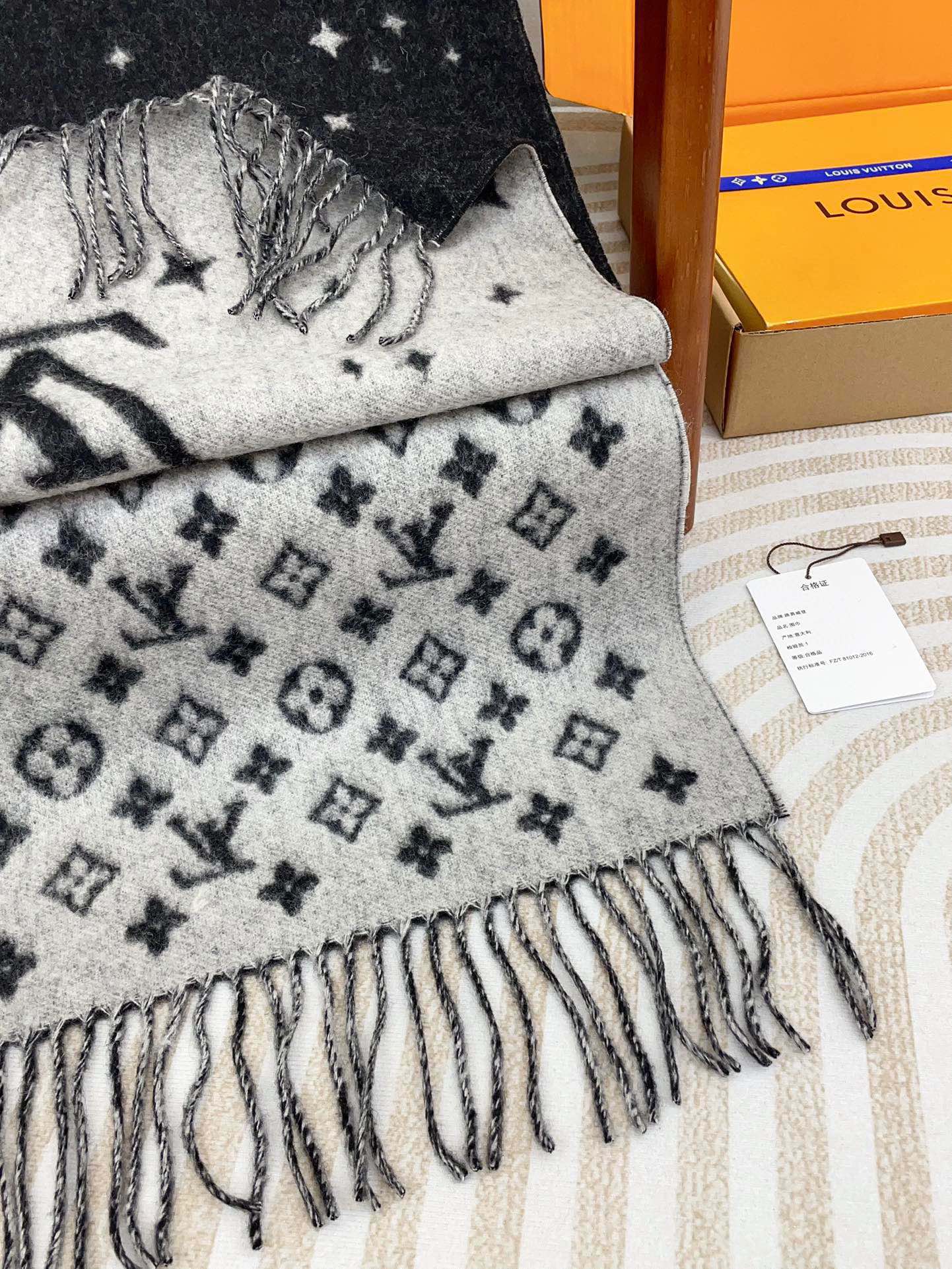 【LV LOUIS VUITTON ルイ·ヴィトン】 スカーフ 45*210cm