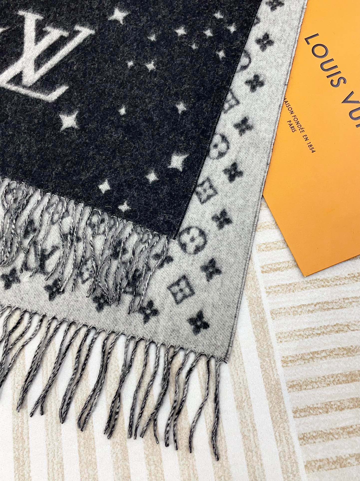 【LV LOUIS VUITTON ルイ·ヴィトン】 スカーフ 45*210cm