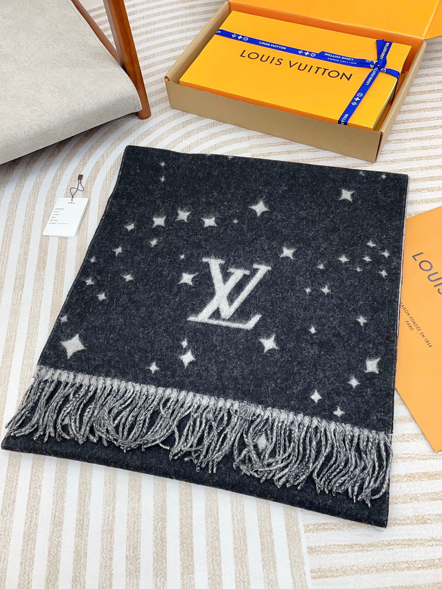 【LV LOUIS VUITTON ルイ·ヴィトン】 スカーフ 45*210cm