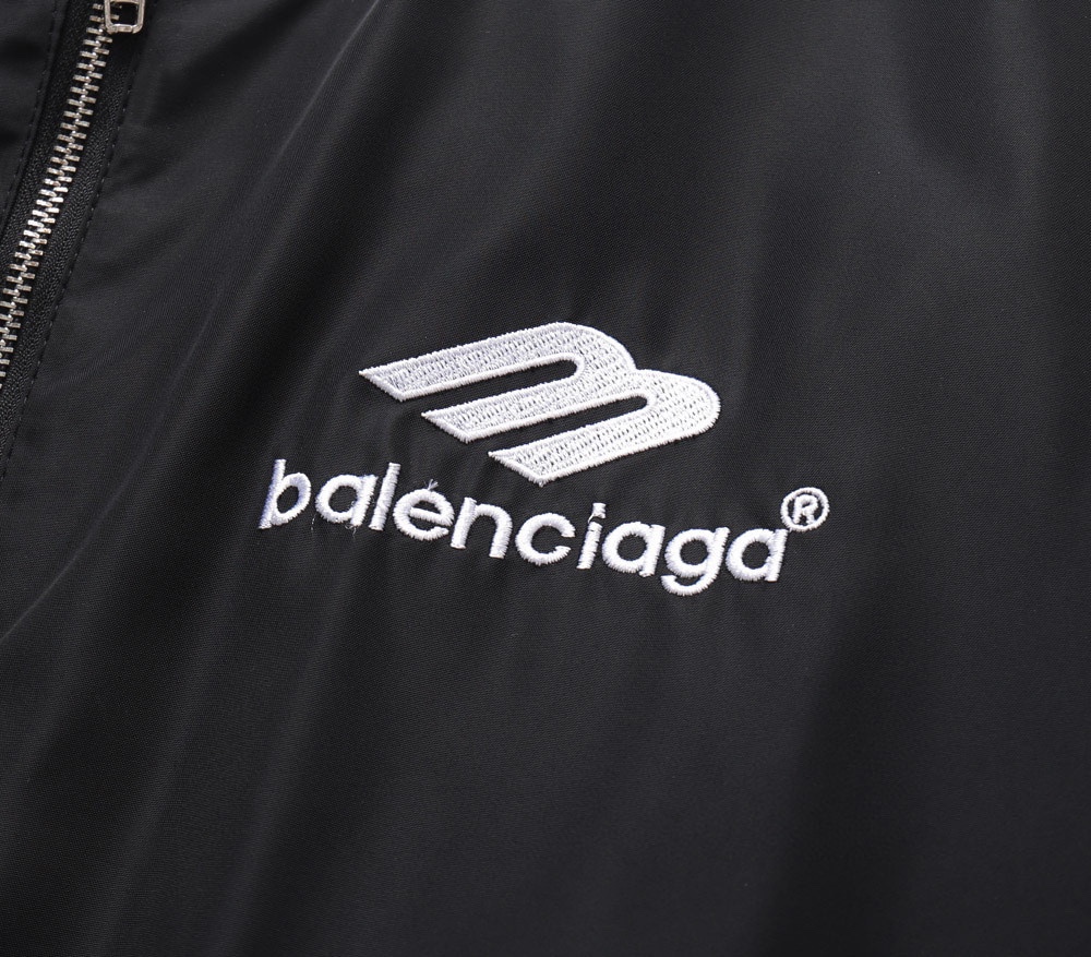 【BALENCIAGA  公式旗艦店】バレンシアガ   ジャケット着 好評に付き再入荷！241111