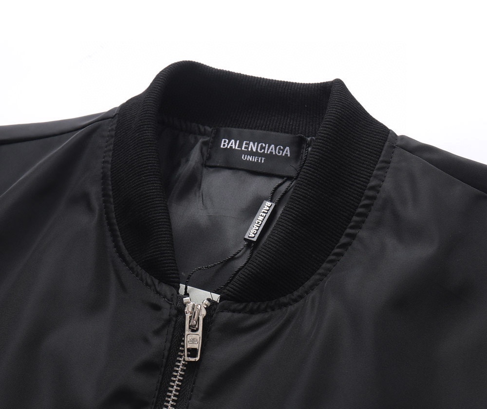 【BALENCIAGA  公式旗艦店】バレンシアガ   ジャケット着 好評に付き再入荷！241111