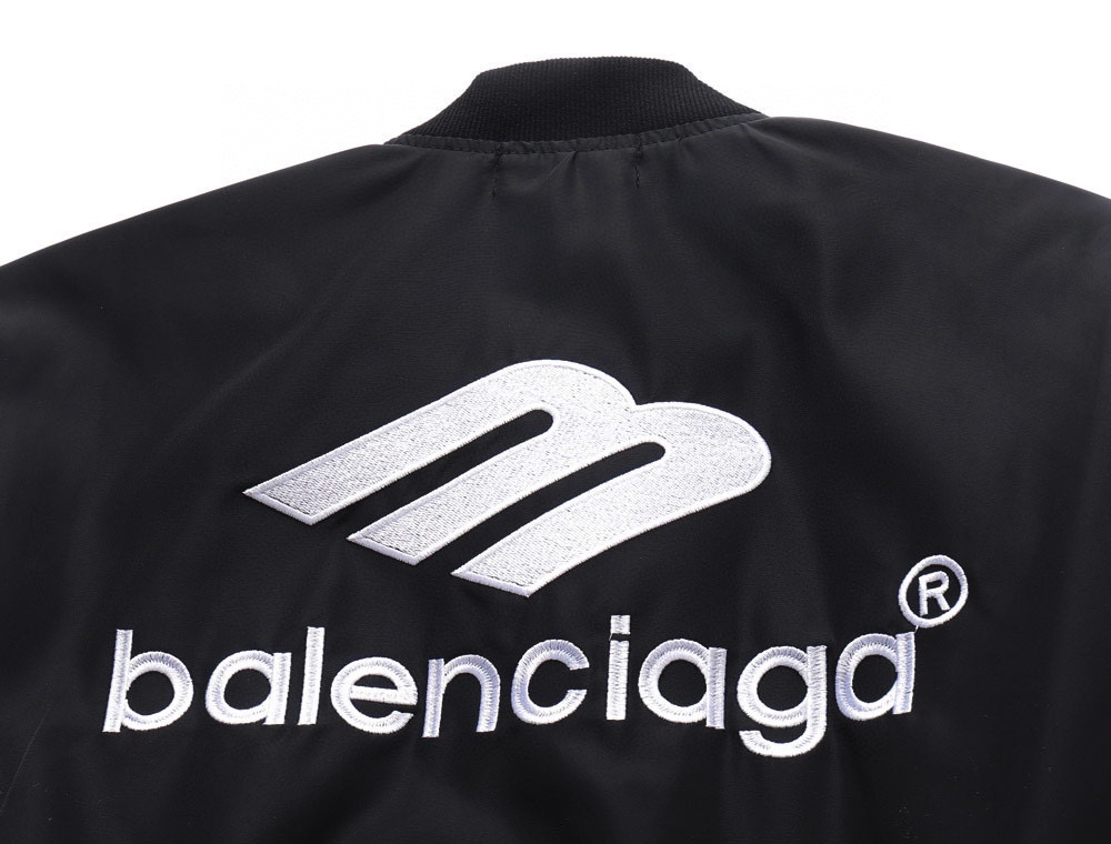 【BALENCIAGA  公式旗艦店】バレンシアガ   ジャケット着 好評に付き再入荷！241111