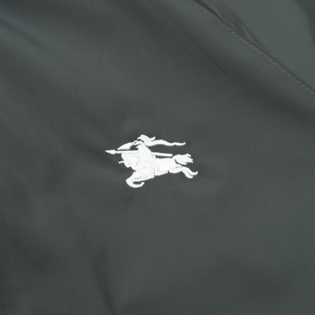 【BURBERRY  公式旗艦店】バーバリー   ジャケット着 好評に付き再入荷！241112