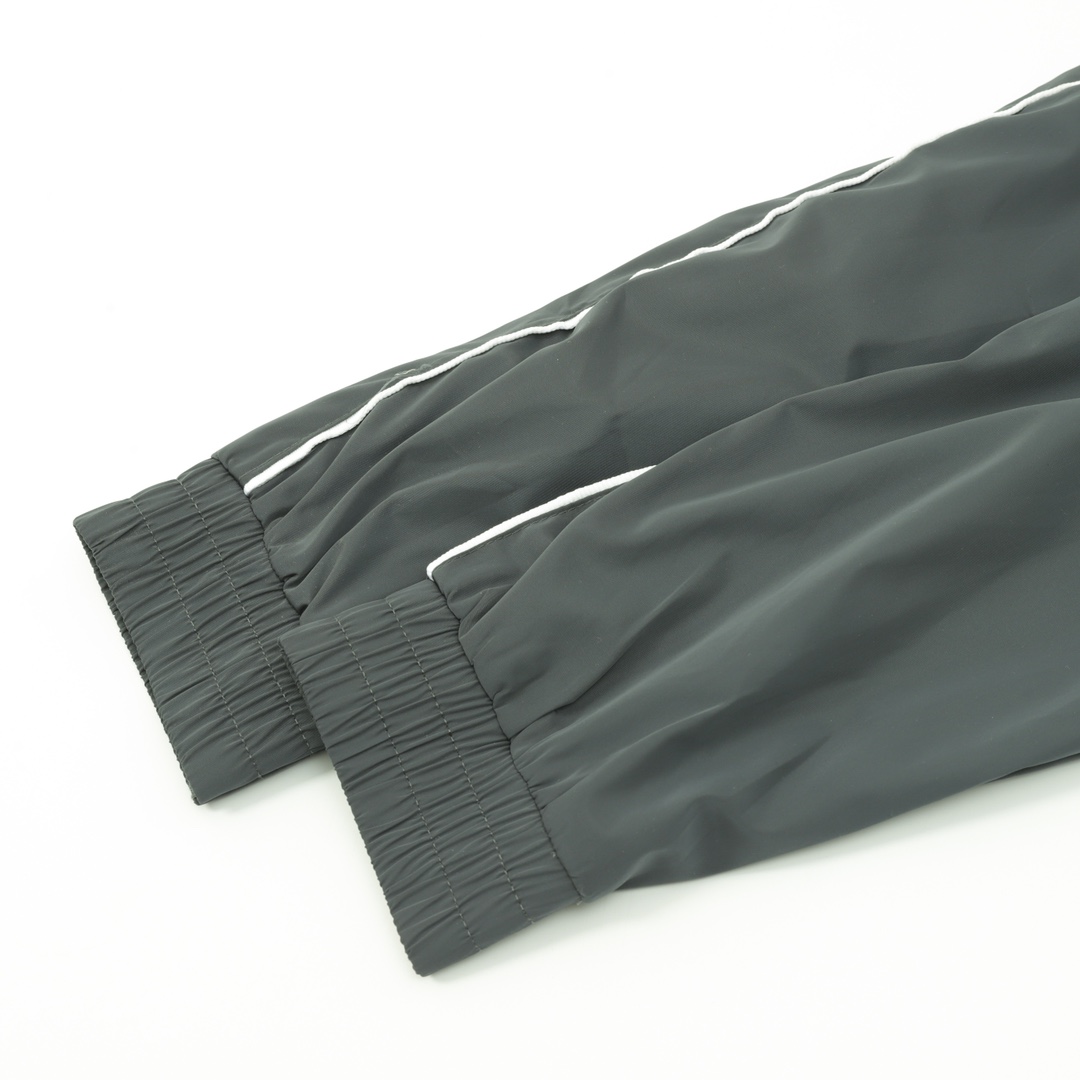 【BURBERRY  公式旗艦店】バーバリー   ジャケット着 好評に付き再入荷！241112