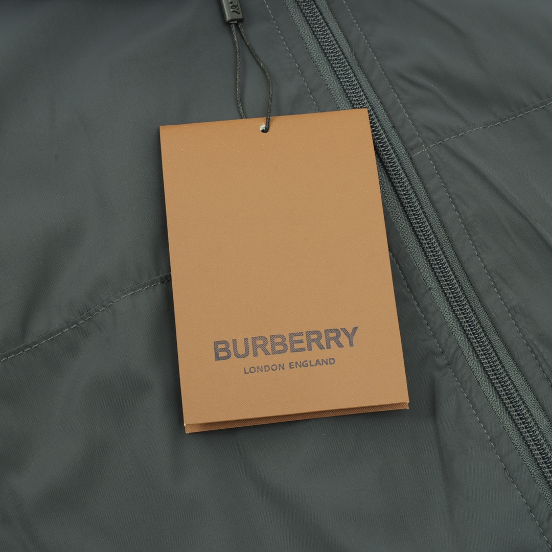 【BURBERRY  公式旗艦店】バーバリー   ジャケット着 好評に付き再入荷！241112