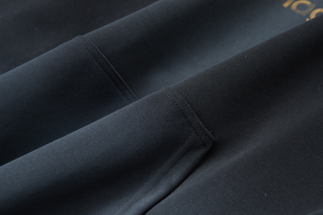 【BALENCIAGA 公式旗艦店】バレンシアガ  パーカー スウェット ご好評に付き再入荷！241120