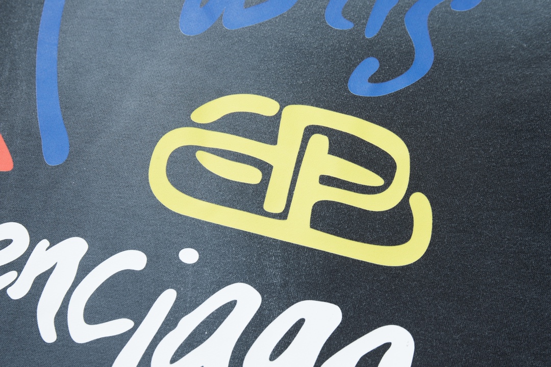 【BALENCIAGA 公式旗艦店】バレンシアガ 丸首の衛衣 スウェット ご好評に付き再入荷！241120