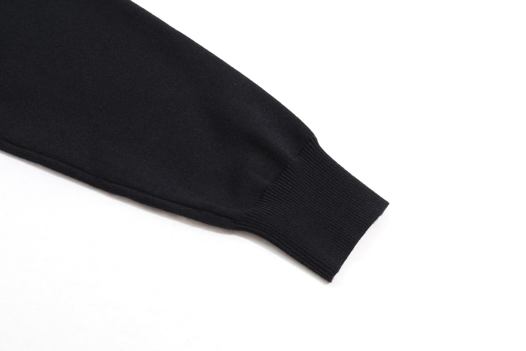 【GIVENCHY   公式旗艦店】ジバンシー   セーター好評に付き再入荷！241115