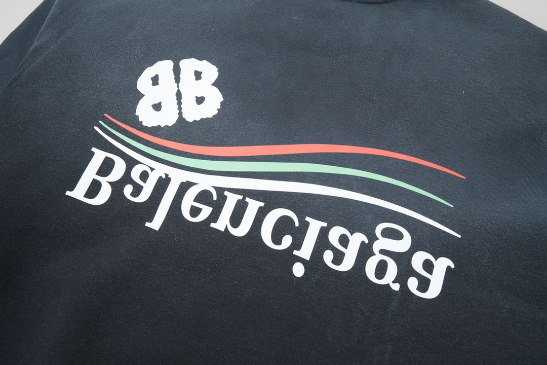 【BALENCIAGA 公式旗艦店】バレンシアガ 丸首の衛衣 スウェット ご好評に付き再入荷！241120