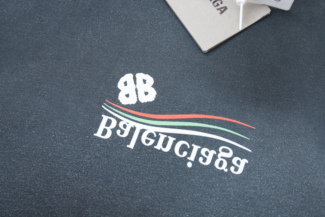 【BALENCIAGA 公式旗艦店】バレンシアガ 丸首の衛衣 スウェット ご好評に付き再入荷！241120