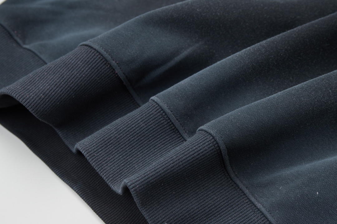 【BALENCIAGA 公式旗艦店】バレンシアガ 丸首の衛衣 スウェット ご好評に付き再入荷！241120