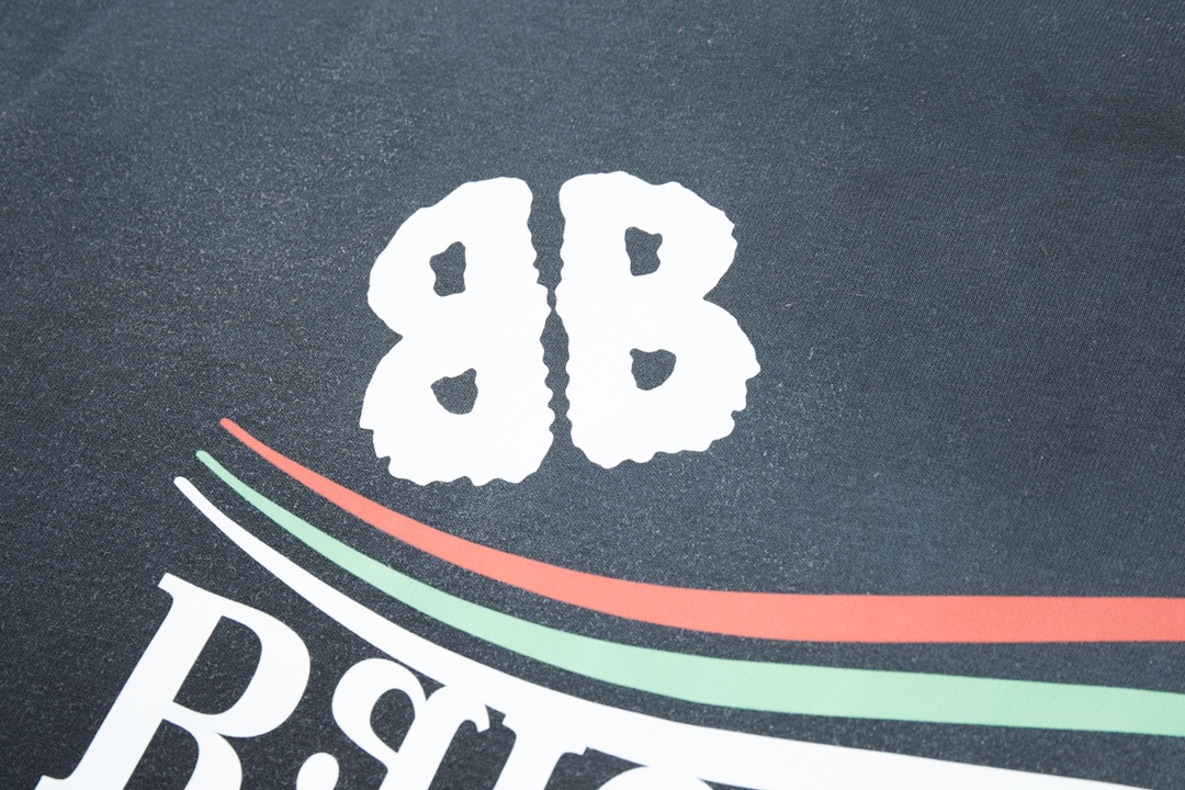 【BALENCIAGA 公式旗艦店】バレンシアガ 丸首の衛衣 スウェット ご好評に付き再入荷！241120