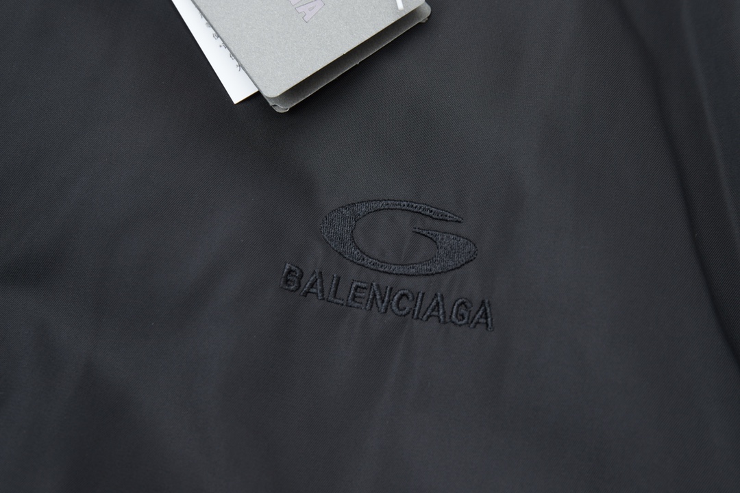 【BALENCIAGA  公式旗艦店】バレンシアガ    ジャケット着 好評に付き再入荷！241119