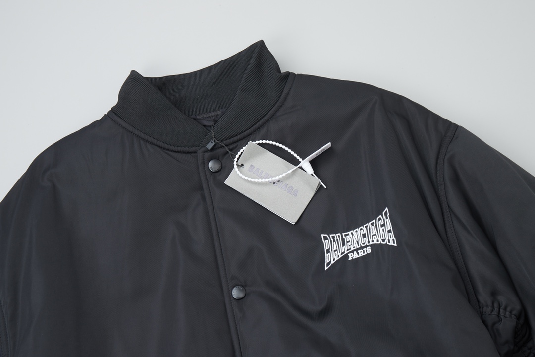 【BALENCIAGA  公式旗艦店】バレンシアガ    ジャケット着 好評に付き再入荷！241119