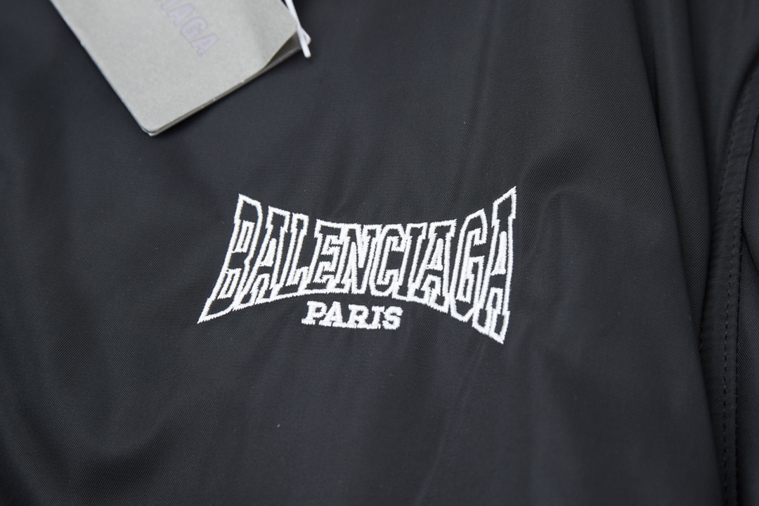 【BALENCIAGA  公式旗艦店】バレンシアガ    ジャケット着 好評に付き再入荷！241119