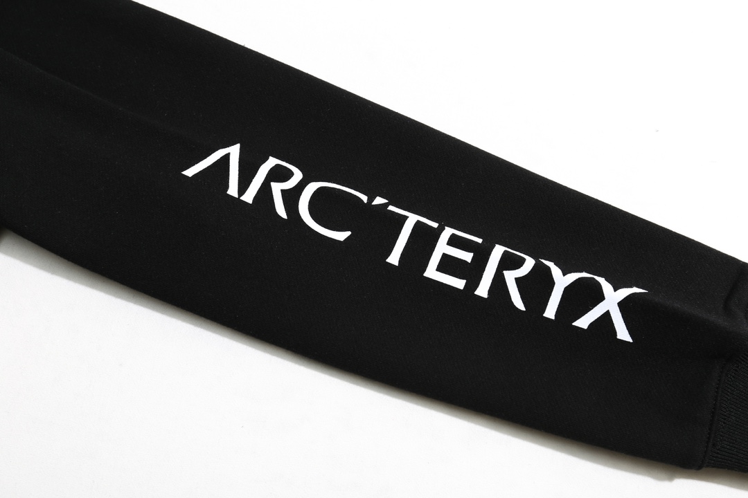 【ARCTERYX 公式旗艦店】アークテリクス  丸首の衛衣  スウェット ご好評に付き再入荷！241121
