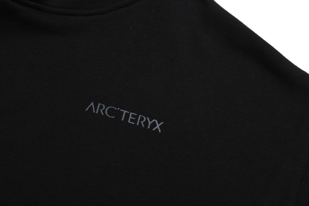【ARCTERYX 公式旗艦店】アークテリクス  パーカー  スウェット ご好評に付き再入荷！241121