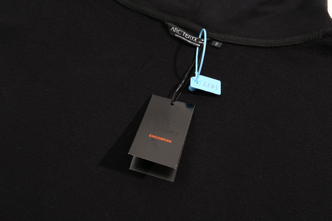 【ARCTERYX 公式旗艦店】アークテリクス  パーカー  スウェット ご好評に付き再入荷！241121