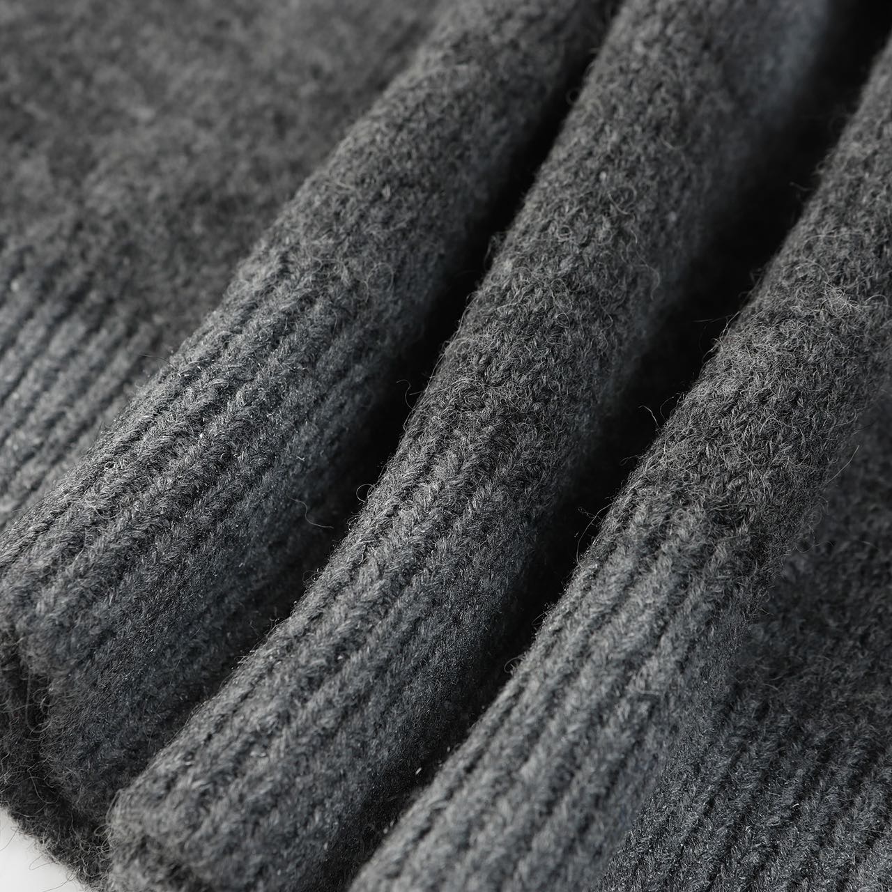 【BALENCIAGA  公式旗艦店】バレンシアガ   セーター好評に付き再入荷！ 241101