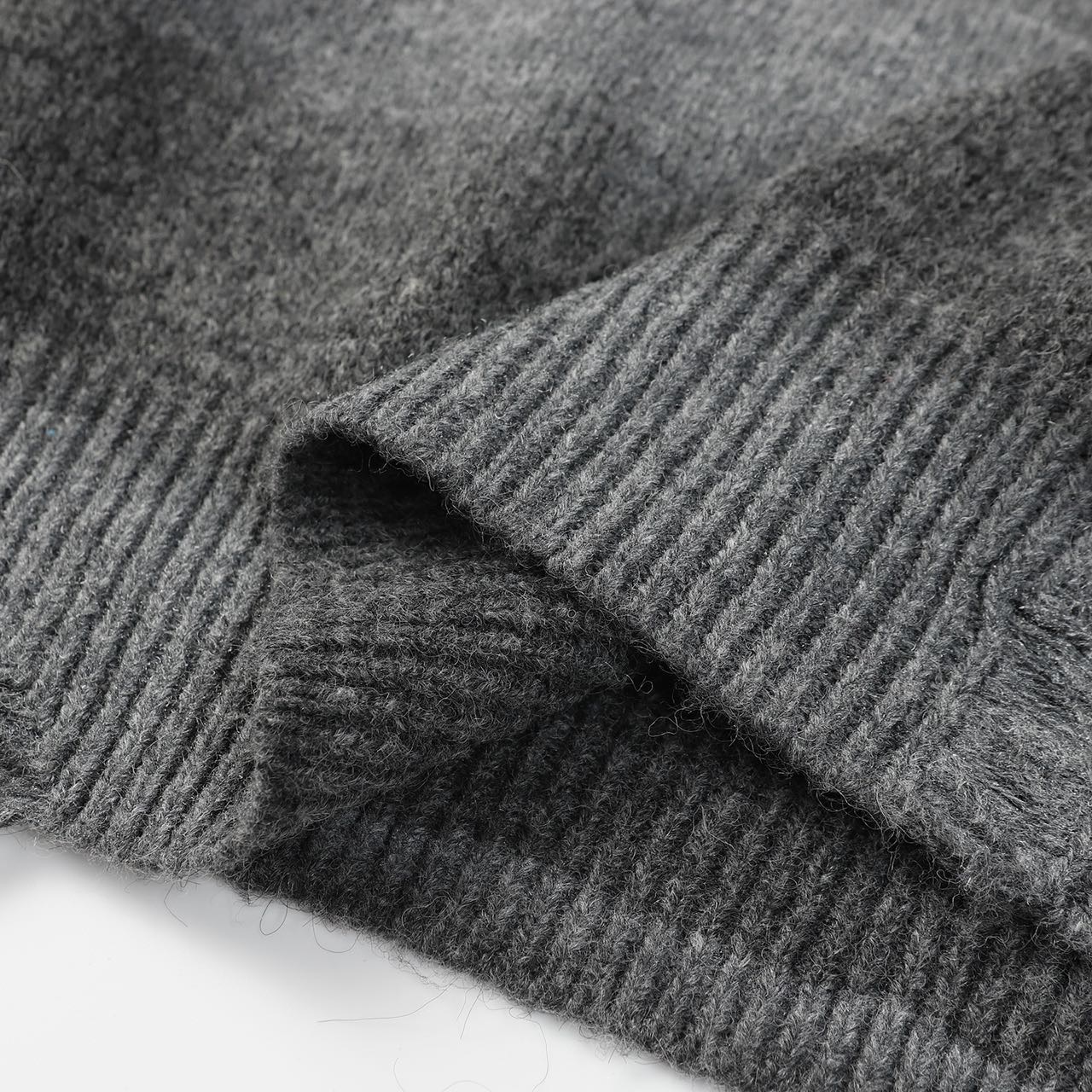 【BALENCIAGA  公式旗艦店】バレンシアガ   セーター好評に付き再入荷！ 241101