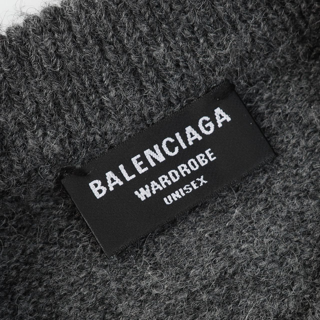 【BALENCIAGA  公式旗艦店】バレンシアガ   セーター好評に付き再入荷！ 241101
