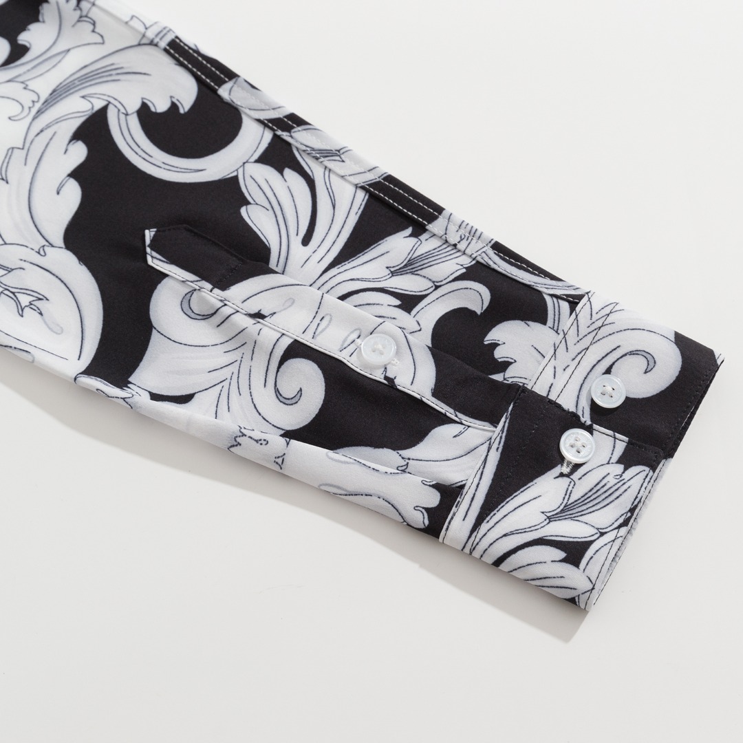 【VERSACE 公式旗艦店】ヴェルサーチ  シャツ  ご好評に付き再入荷！
