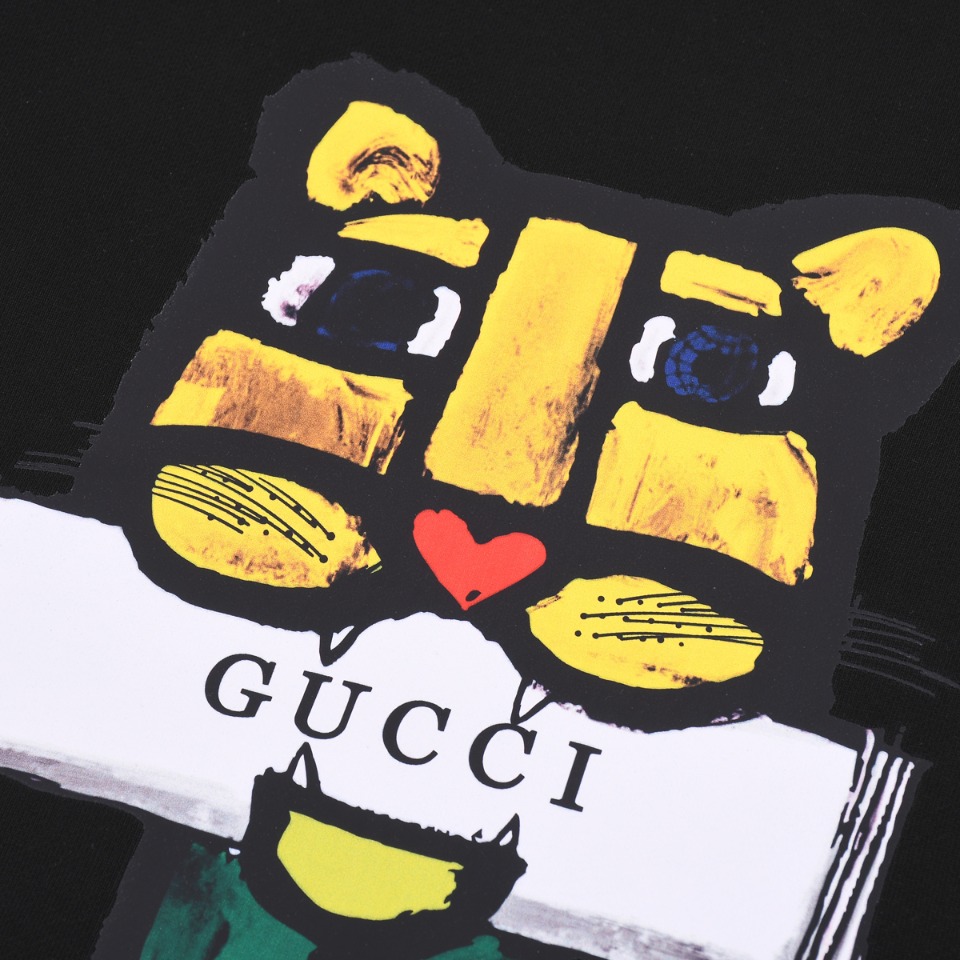 【GUCCI  公式旗艦店】グッチ 丸首の衛衣 スウェットご好評に付き再入荷 240902