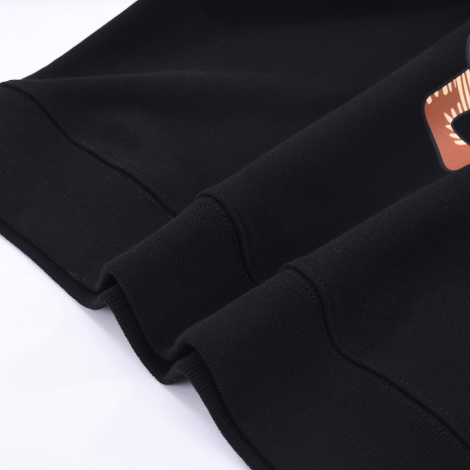 【GUCCI  公式旗艦店】グッチ 丸首の衛衣 スウェットご好評に付き再入荷 240902