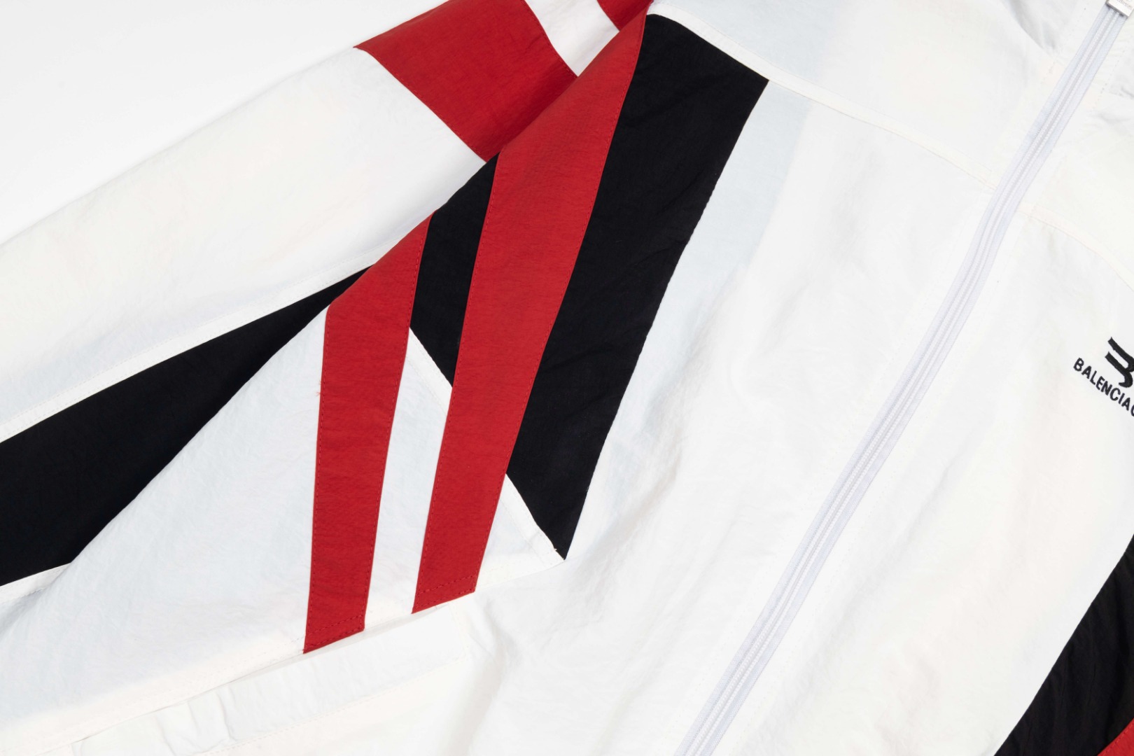【BALENCIAGA 公式旗艦店】 バレンシアガ  ジャケット着 好評に付き再入荷 240826