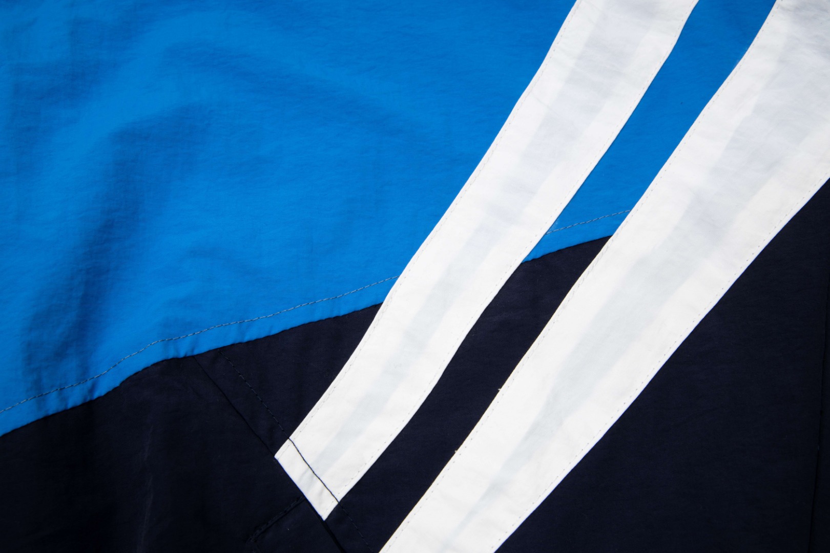 【BALENCIAGA 公式旗艦店】 バレンシアガ  ジャケット着 好評に付き再入荷 240826