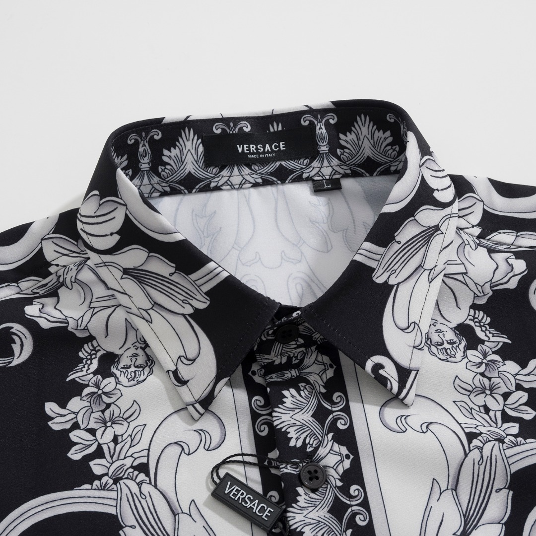 【VERSACE 公式旗艦店】ヴェルサーチ  シャツ  ご好評に付き再入荷  240831