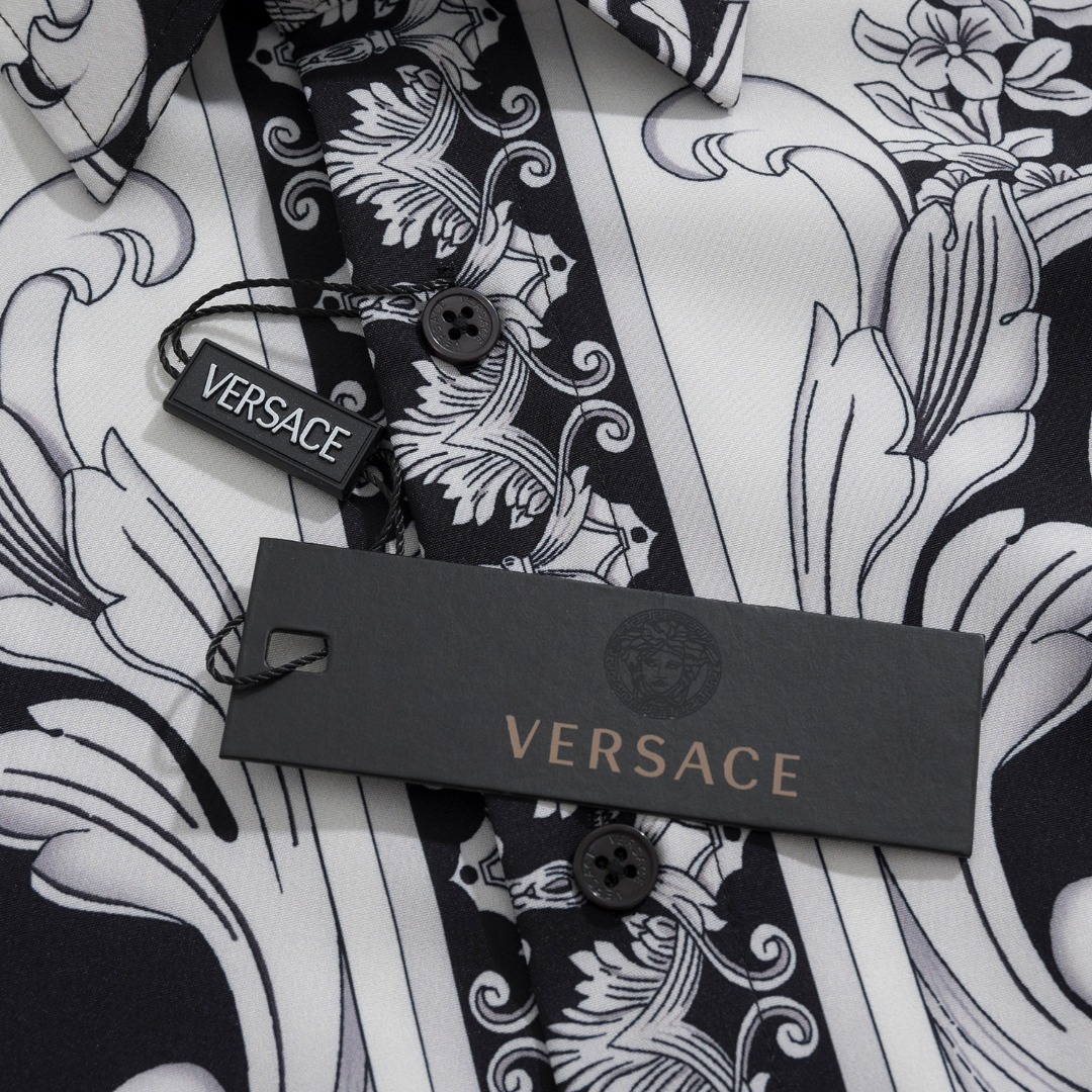 【VERSACE 公式旗艦店】ヴェルサーチ  シャツ  ご好評に付き再入荷  240831