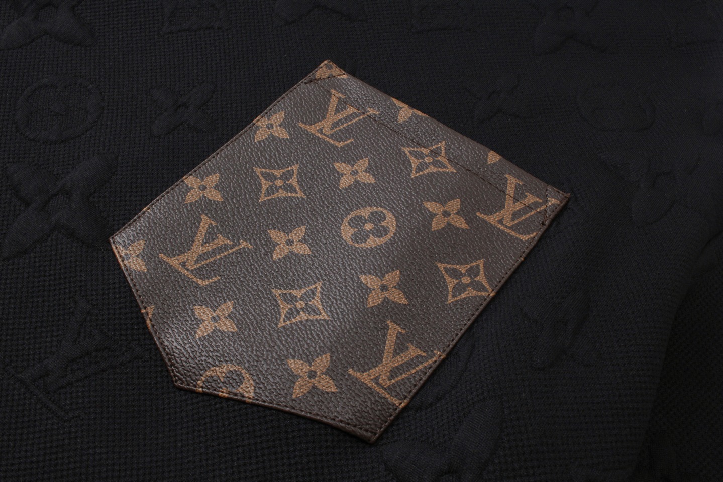 【LOUIS VUITTON 公式旗艦店】ルイヴィトン 丸首の衛衣 スウェットご好評に付き再入荷 240817