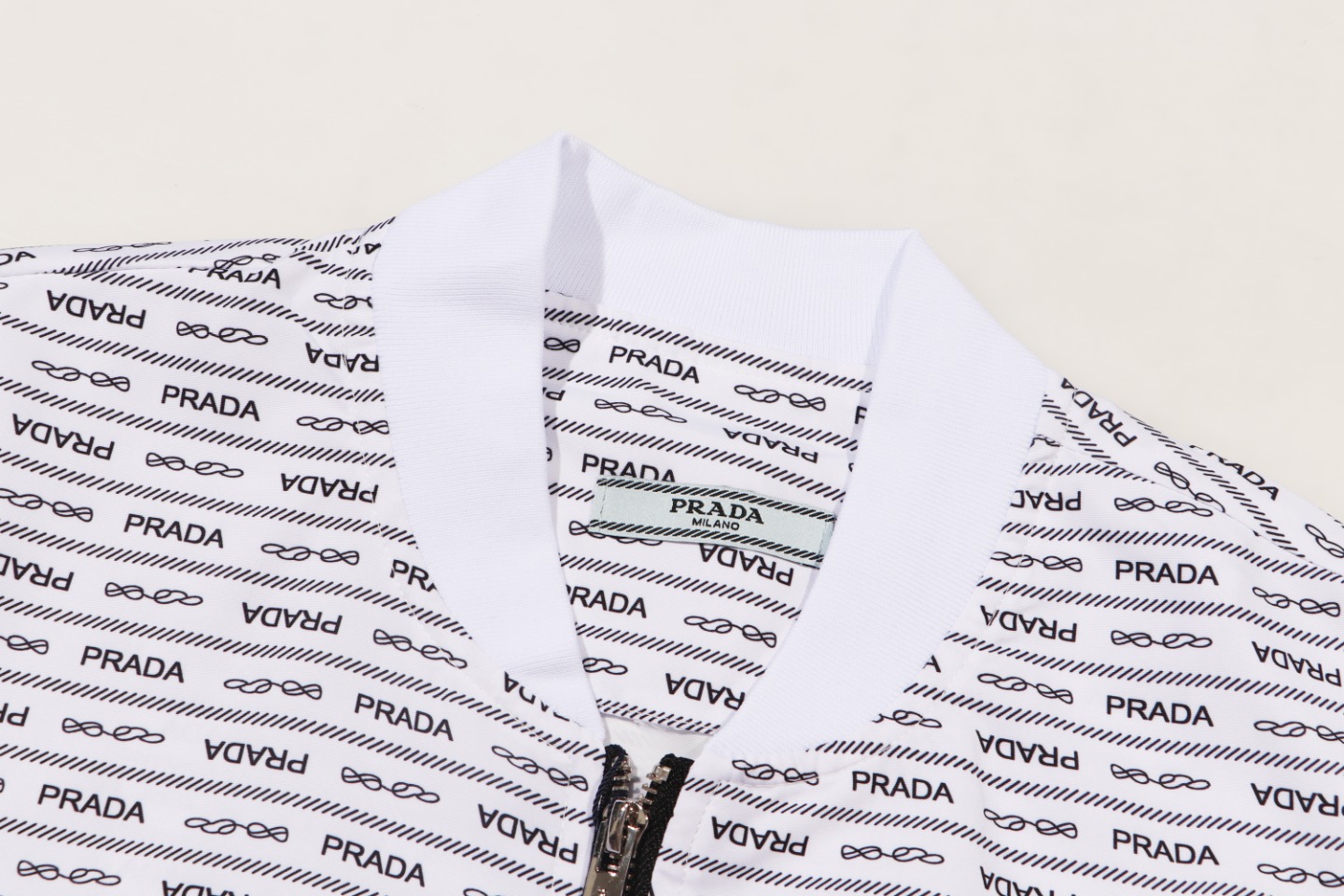 【PRADA  公式旗艦店】プラダ  ジャケット着 好評に付き再入荷 240826