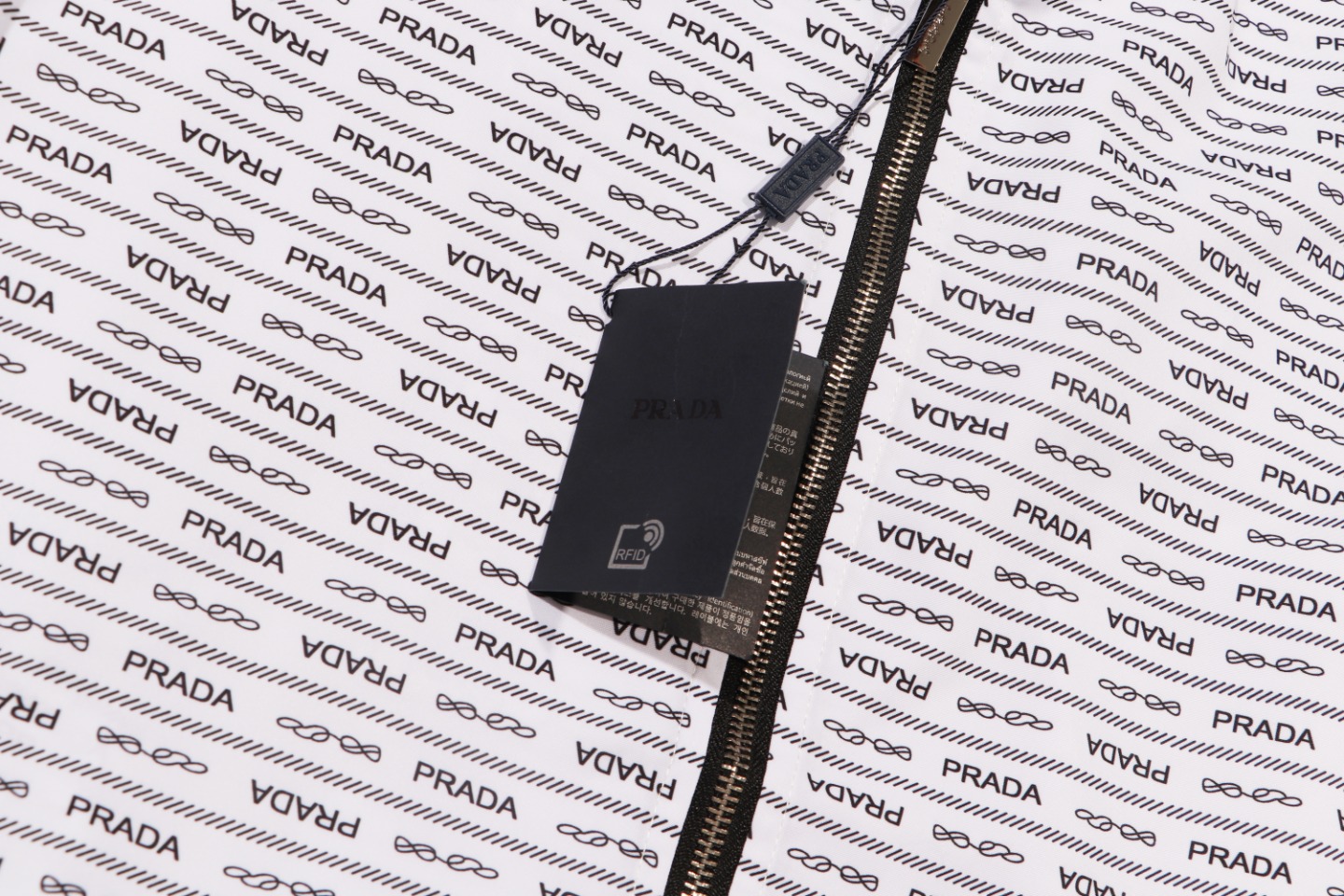 【PRADA  公式旗艦店】プラダ  ジャケット着 好評に付き再入荷 240826