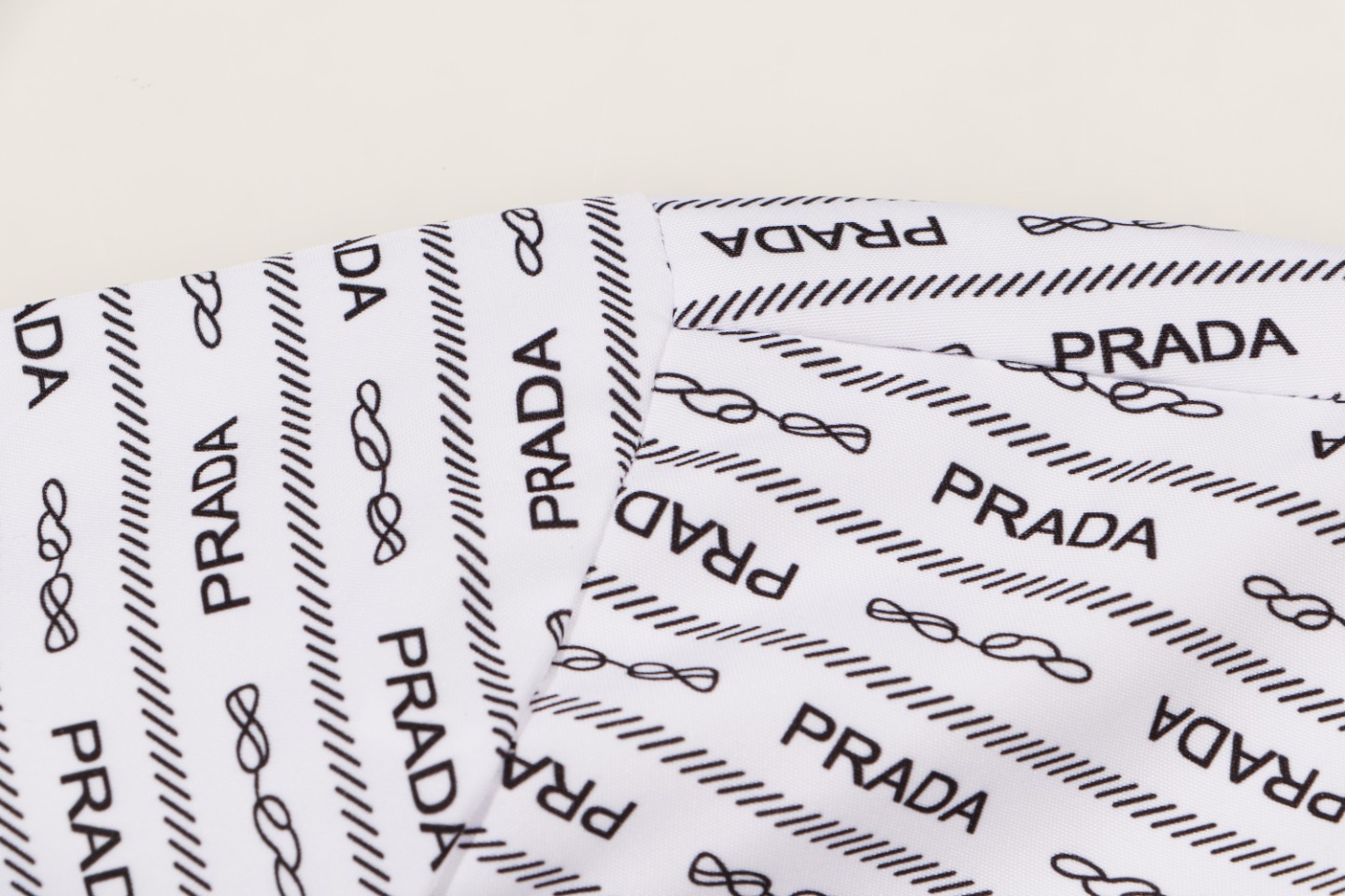 【PRADA  公式旗艦店】プラダ  ジャケット着 好評に付き再入荷 240826