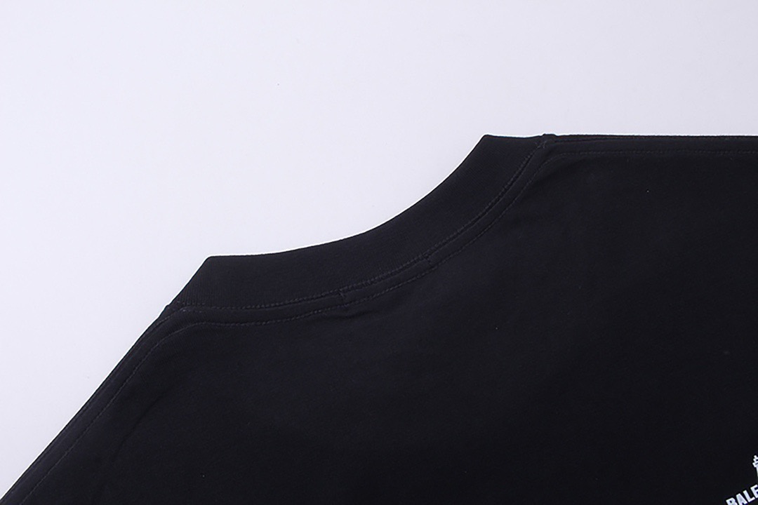 【BALENCIAGA  公式旗艦店】バレンシアガ  丸首の衛衣 スウェットご好評に付き再入荷！