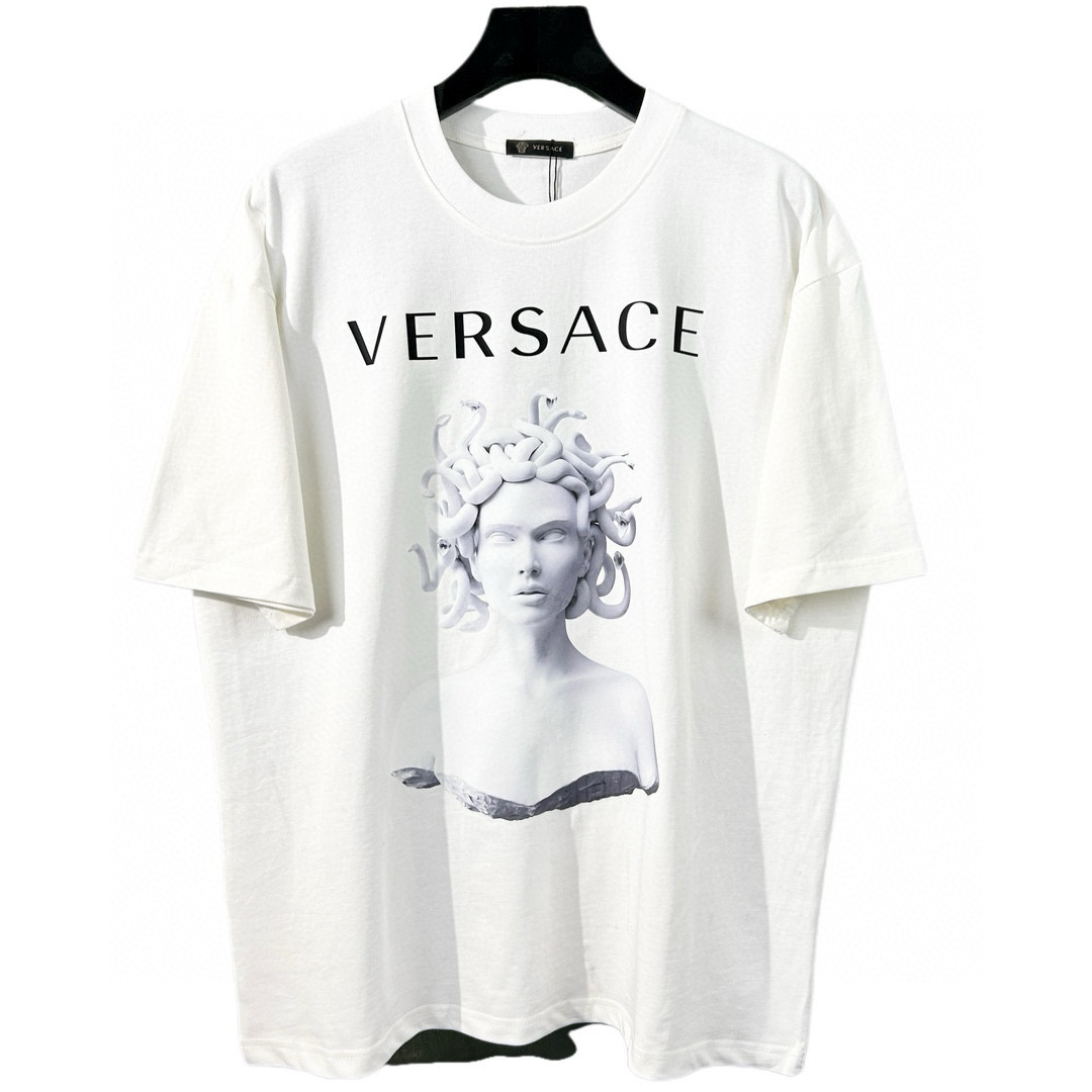 【VERSACE  公式旗艦店】ヴェルサーチ  Tシャツ ご好評に付き再入荷！