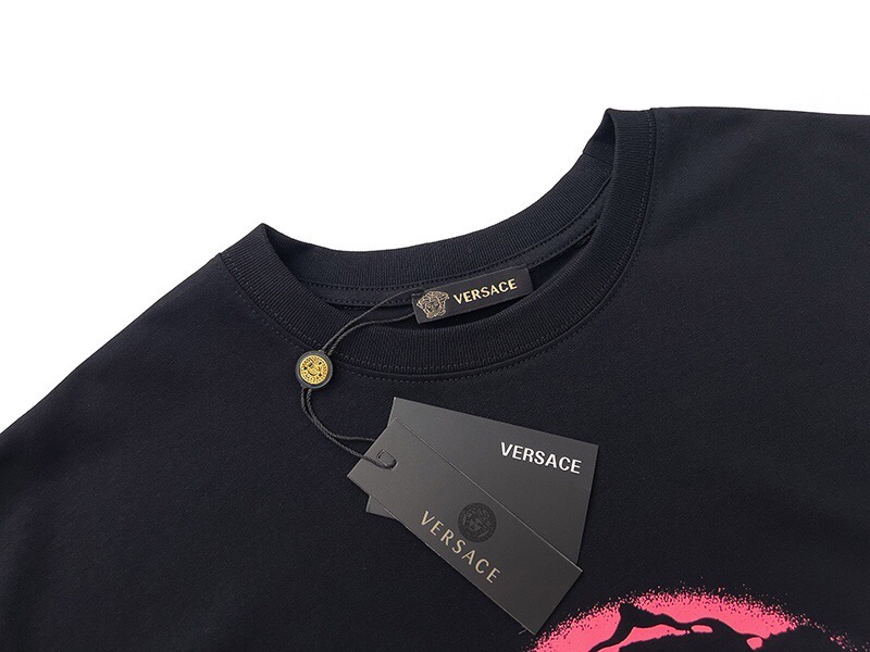 【VERSACE  公式旗艦店】ヴェルサーチ  Tシャツ ご好評に付き再入荷！